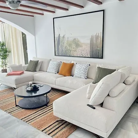 Вилла Stylish Spanish 3 Bd Townhouse On The Golden Mile *