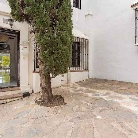 Stylish Spanish 3 Bd Townhouse On The Golden Mile Марбелья