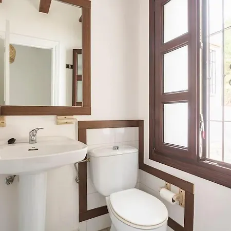 Stylish Spanish 3 Bd Townhouse On The Golden Mile Вилла