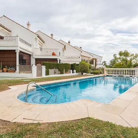 Stylish Spanish 3 Bd Townhouse On The Golden Mile *